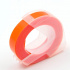 Dymo Omega, 9mm x 3m, testo bianco / fluorescente sfondo arancione, nastro compatibile